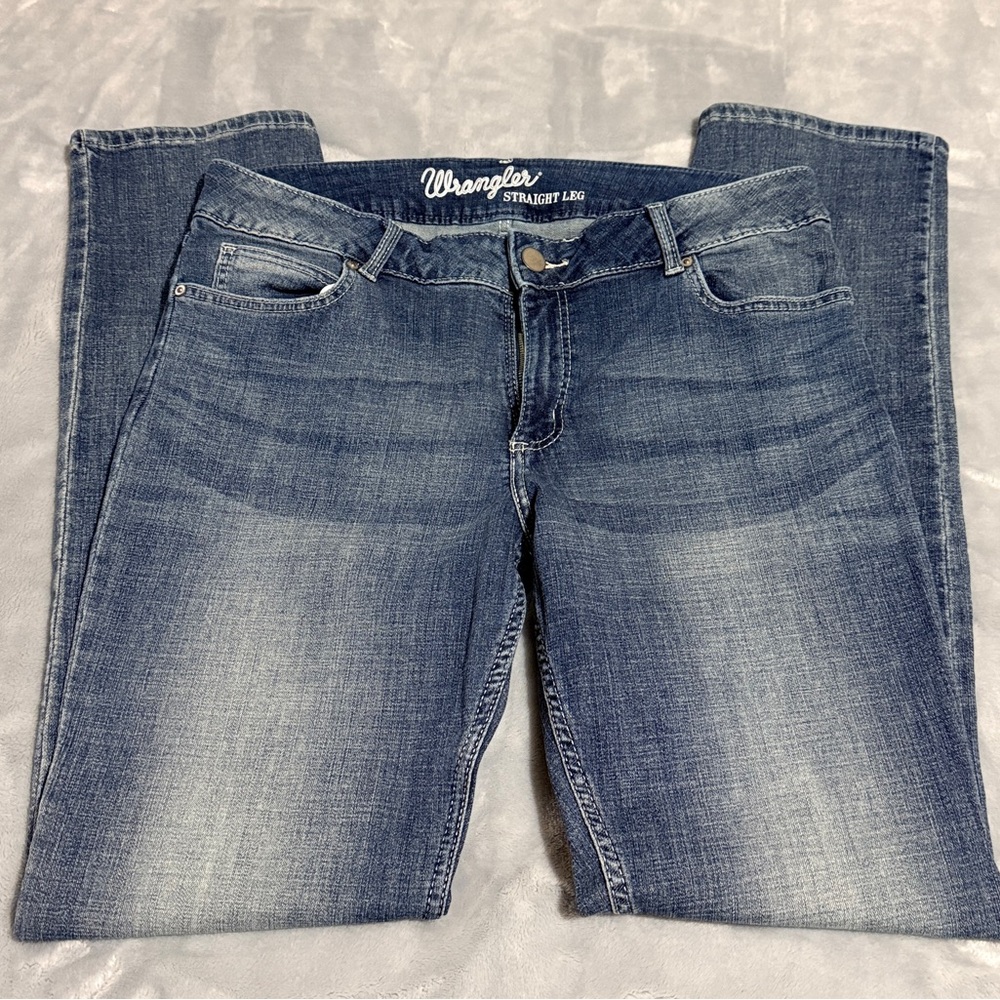 Wrangler Women's Straight Leg Mid-Rise Jeans